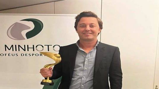 Armindo Araújo premiado na gala “O Minhoto”