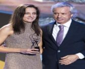 Mário Passos recebe a vice-campeã mundial de Futsal Ana Azevedo